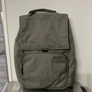 Brevite daily backpack in pine green!